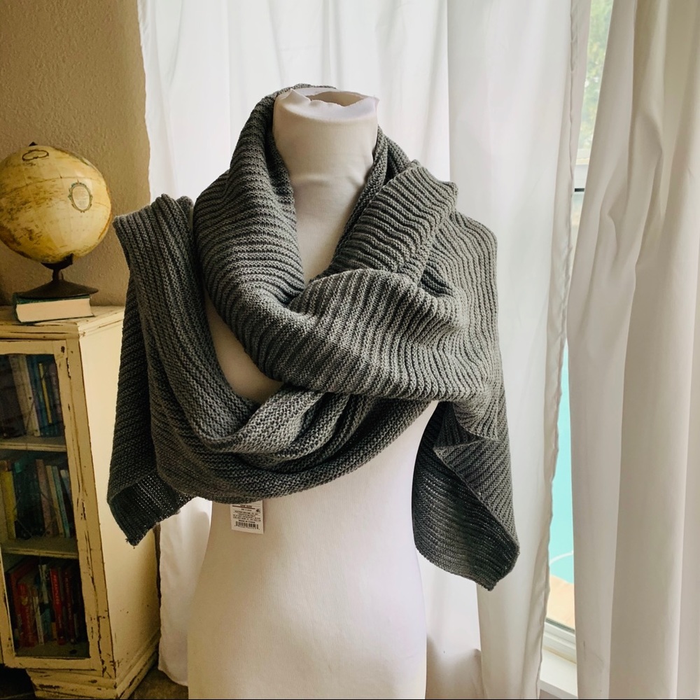 NEW GRAY Knit oblong scarf